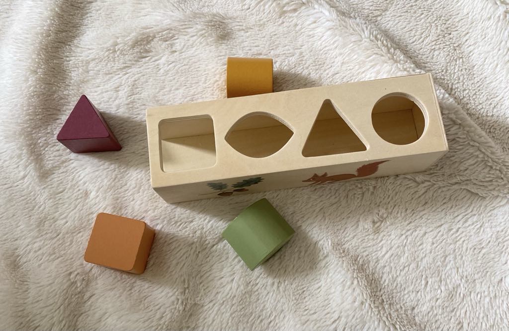 Jouet trieur de formes en bois