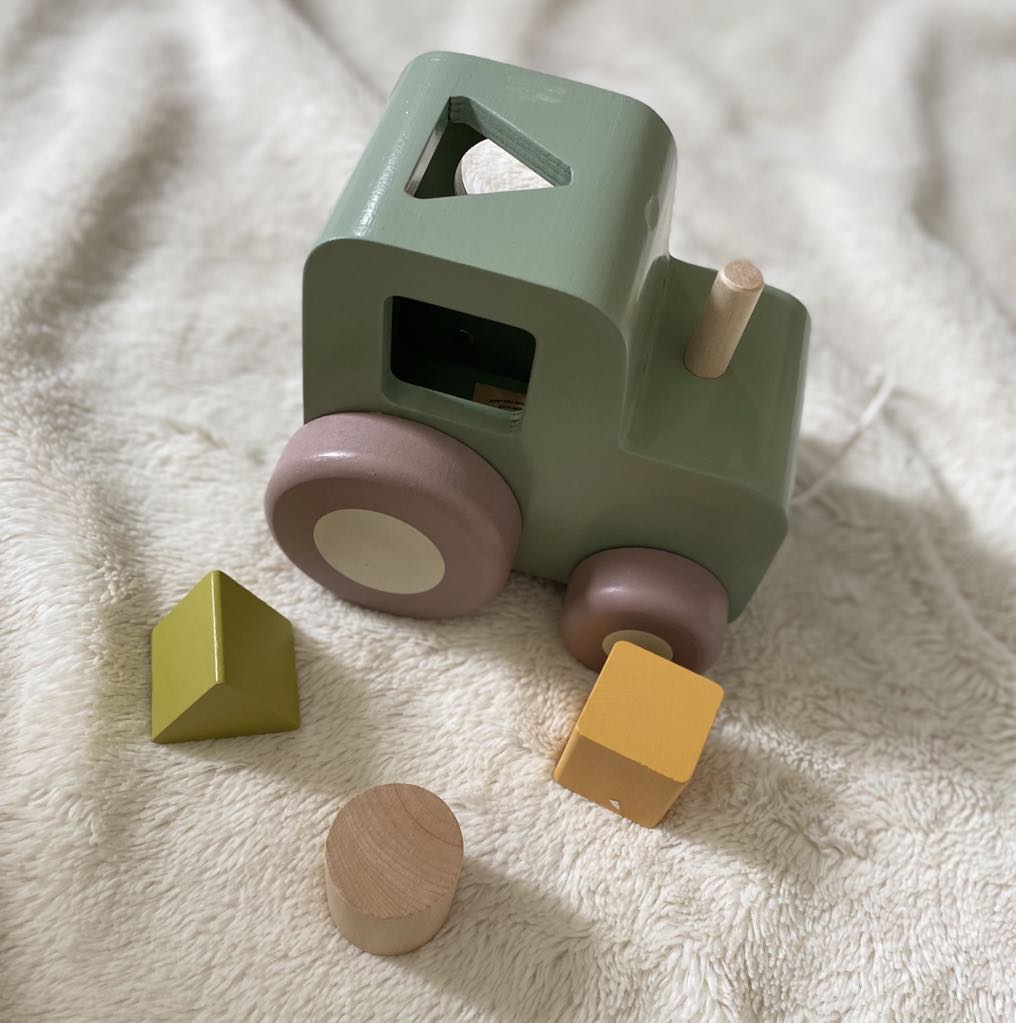 Tracteur à tirer avec trieur de formes